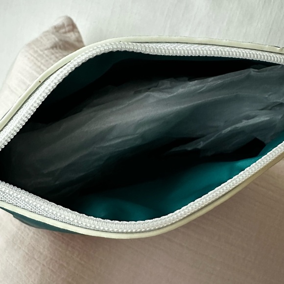 LA MER Makeup Cosmetic Bag - Picture 4 of 7